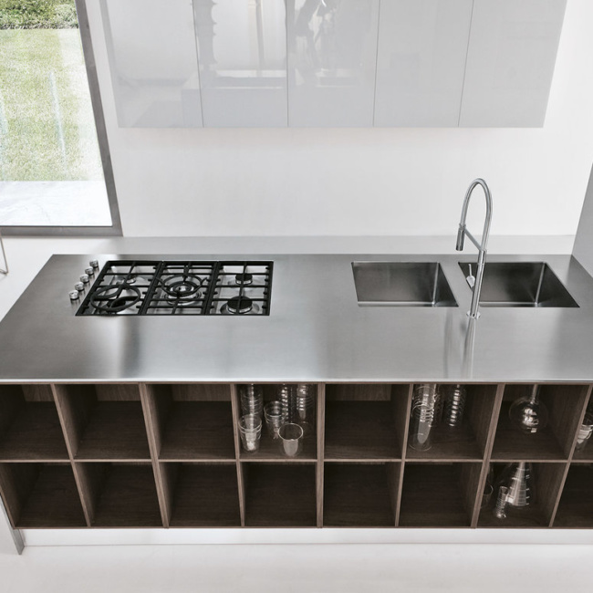 кухня Aster Modern Atelier - металлическая столешница с встроенной мойкой и варочной поверхностью