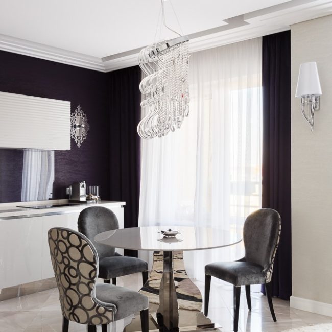 Кухня ASTER LUXURY GRAM - круглый стол с изящными стульями